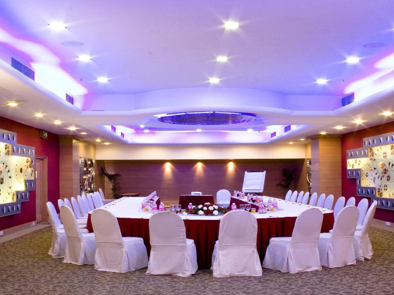 Le Meridien Bengaluru Zewnętrze zdjęcie